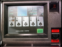 Affetto da ludopatia investe auto dei carabinieri per farsi arrestare