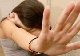 Catania, "avances" a una minorenne
sotto la doccia: arrestato marocchino