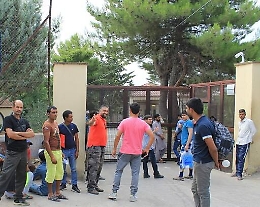 Caltanissetta: trenta tunisini rimpatriati dopo protesta