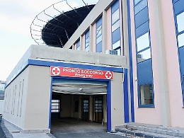 Botte all'operatrice del Policlinico:
«Mi devi visitare prima degli altri»