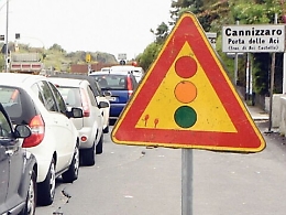 Riviera dei Ciclopi, si fermano i  lavori del collettore. I cittadini: «Ma era proprio il caso?»