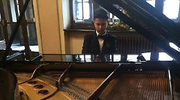 Roberto Adamov, quando i tasti di un pianoforte suonano grazie alla solidarietà