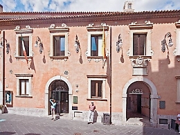 Taormina, il Comune non paga l'Asm da dieci anni: garantiti solo parcheggi e funivia