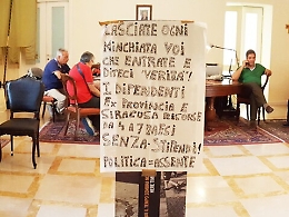 Siracusa, monta la protesta dei dipendenti dell'ex Provincia