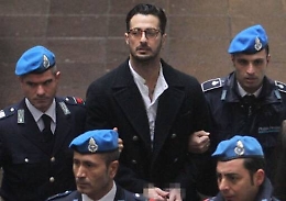 L'arringa del legale del fotografo catanese dei vip: "Corona trattato come Riina"