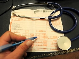 Siracusa, le visite private con le apparecchiature dell'ospedale: medico denunciato