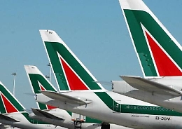 Volo Alitalia troppo affollato e i passeggeri sono stati "ricollocati" su un altro volo
