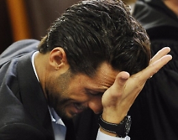 La rissa in tv con Ilary e gli insulti
Il pg: «Corona torni in carcere»