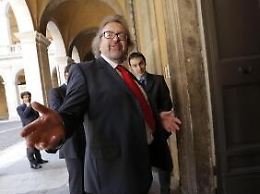 Siracusa, il senatore Giarrusso: «Tangenti in Comune, l'Antimafia ascolti il sindaco Garozzo»