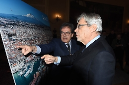 Il ministro per il Sud De Vincenti a Catania: «Bel lavoro sul Patto per la città»