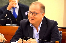 Concessione di suolo pubblico per 6 metri quadrati, sindaco di Noto a giudizio per abuso d'ufficio