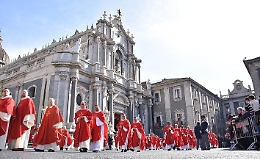 S. Agata, pellegrinaggio continuo in Cattedrale prima del via al giro interno della Patrona