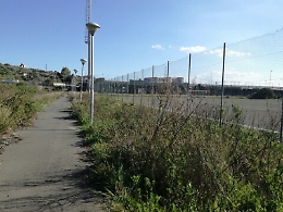 Patern&ograve;, campo di calcio Bottino circondato dai rifiuti