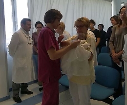 Neonata con grave patologia battezzata in ospedale
