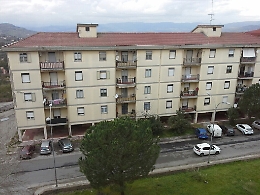 Inquilini e proprietari degli alloggi da sgomberare chiedono il denaro