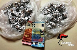 Catania, carabiniere si finge cliente e si mette in fila: arrestato pusher