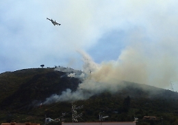 Incendi: dopo 24 ore di fuoco, Naso conta i danni ed è caccia ai piromani