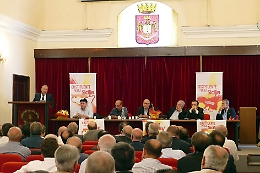 Ad Enna si riuniscono gli autonomisti siciliani: e si rivede Raffaele Lombardo