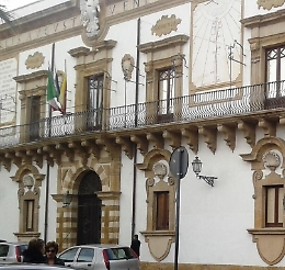 Cittadinanza a chi non ne aveva diritto, arrestati anche impiegati dei  Comuni di Augusta e Floridia