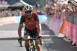 Giro d'Italia, Nibali vince la 16&ordf; tappa con Mortirolo e doppio Stelvio