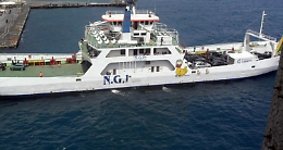 Fiamme sul traghetto per le Eolie, paura ma nessun ferito