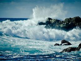 Due turisti investiti da onda anomala sugli scogli a Scopello