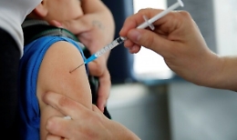 Psicosi vaccini a San Giorgio: bimbo sviene ma per il quartiere "è morto"