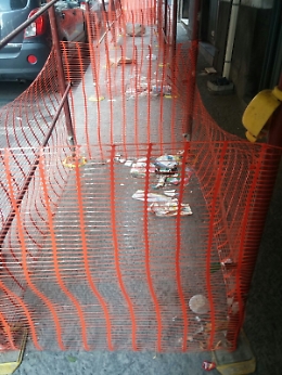 Strade sporche nella centralissima piazza Duomo a Catania: che vergogna