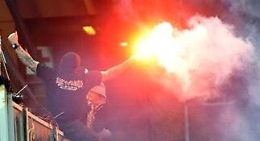 Tifosi del Catania lanciano bombe carta in viale Regione Siciliana a Palermo