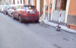 "Singolare" passo carrabile in via Pozzo Mulino a Catania