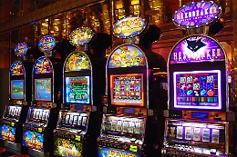 Tar Sicilia su orari utilizzo slot machine : «Decide il Comune»