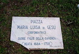 Catania, targa in marmo in piazza a Monte Po' rotta da vandali: abbandonati dalle istituzioni