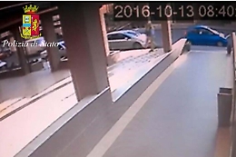 Piazza Armerina, anziano picchiato perché li sorprende mentre svaligiano casa: arrestati tre catanesi