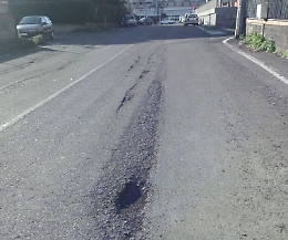 Catania, buca pericolosa in via G.E.Giardino e nessuno interviene