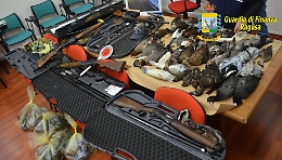 Cacciatori di frodo, pronti a partire per Malta, bloccati al porto di Pozzallo