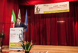 Renzi a Caltagirone: «Con liberi e forti di don Sturzo per vincere»