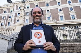 Elezioni politiche, Ingroia presenta simbolo Lista del Popolo per la Costituzione