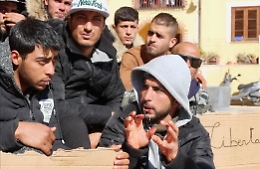 Lampedusa, tunisini si cuciono la bocca per protesta