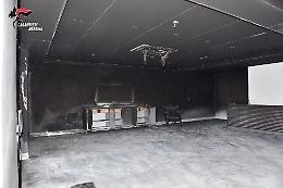 Incendiarono locale per vendetta, arrestati da Cc a Messina