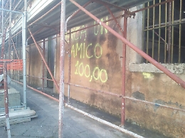 Zafferana, incendiano cantiere e lasciano una scritta: &laquo;Cerca un amico, 100,00&raquo;