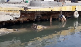 Cede la banchina del porticciolo di Marinella di Selinunte