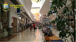 Ragusa, in un negozio del centro commerciale 5 lavoratori irregolari su 7