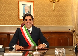 Pogliese sindaco di Catania si insedia al Comune tra sorrisi e tanta emozione