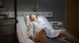 "E' una manovra pre-parto" e così palpeggiava partorienti: ostetrico sospeso