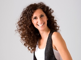 Teresa Mannino rilegge, in modo tutto suo, la  Violetta de "La Traviata"