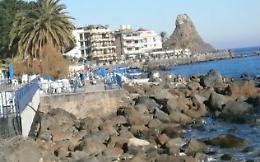 Sindaco di Aci Castello a Salvini: «Perchè non ci affidate Lido dei Ciclopi?»