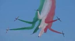 Palermo incantata dai sorvoli e dalle magie delle Frecce Tricolori