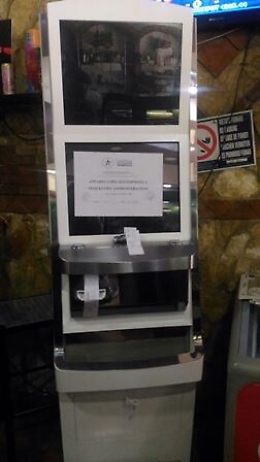 Catania, slot machine e computer per scommesse illegali dentro bar