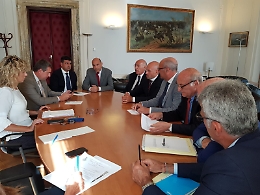 Lezzi: «Un tavolo di concertazione sulla superstrada Catania-Ragusa»