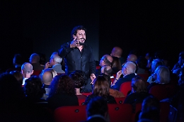 Enrico Brignano torna al suo grande amore: il teatro